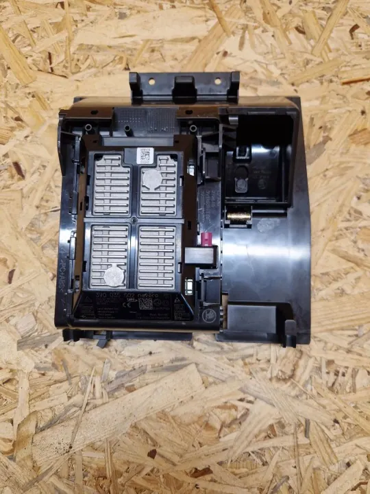 Cinzeiro dianteiro OEM 3V0035502 para Skoda Superb B8 image 3