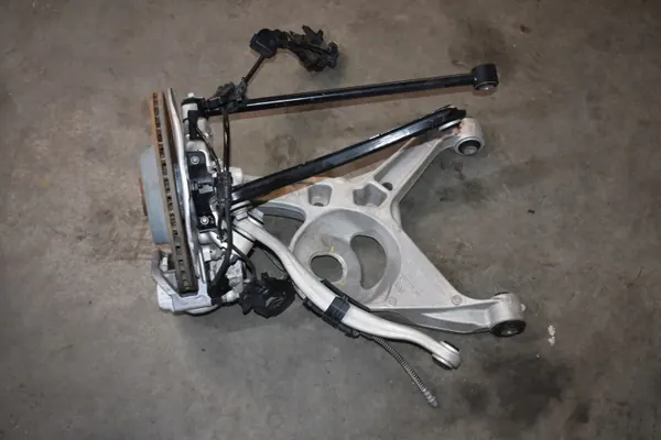 Suspensión trasera derecha OEM A0009059413 Mercedes X167 image 4