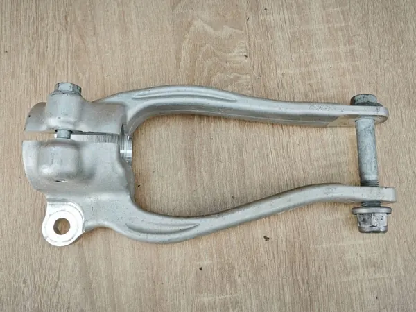 Suporte amortecedor esquerdo dianteiro OEM 6861199 BMW 840i image 6