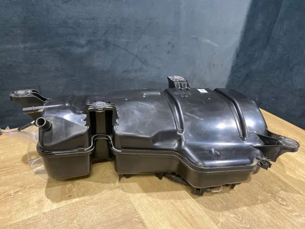 Réservoir ADBlue d'occasion OEM K8D25J228A pour Range Rover Evoque image 2