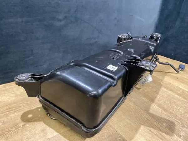 Réservoir ADBlue d'occasion OEM K8D25J228A pour Range Rover Evoque image 4
