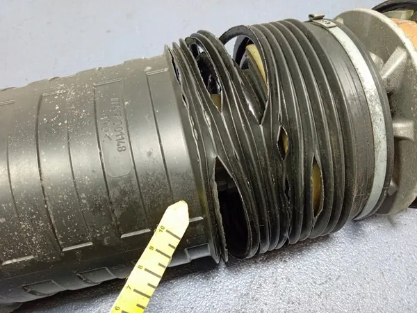 Bakre vänstra stötdämpare CL W216 AMG A2213208513 image 5