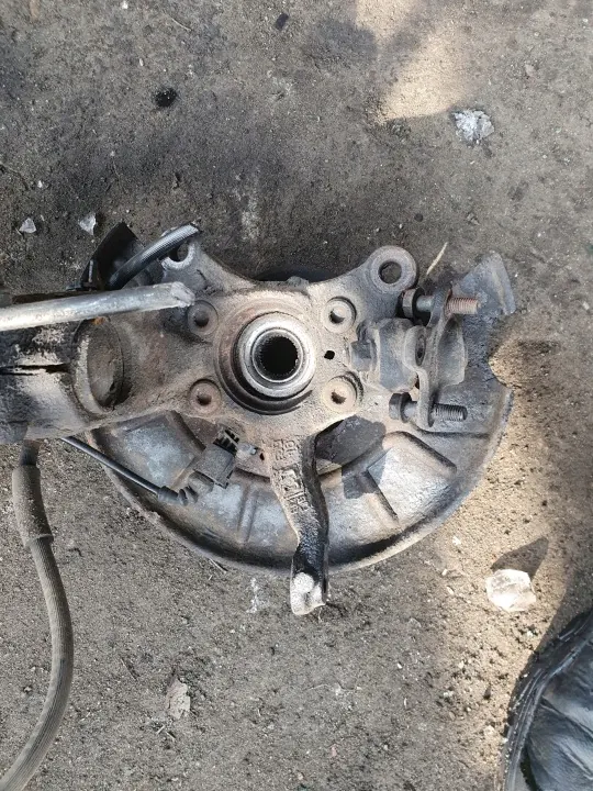 Pivot de roue avant gauche OEM LB5N pour VW Touran 2.0 TDI image 2