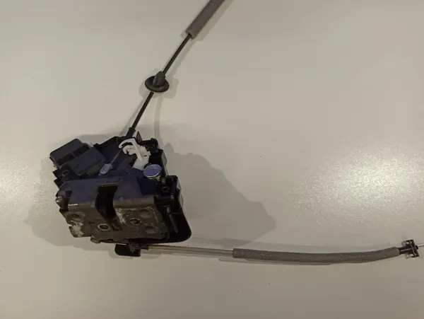 VOLVO XC60 Rechte Vordertürschloss 08- image 3