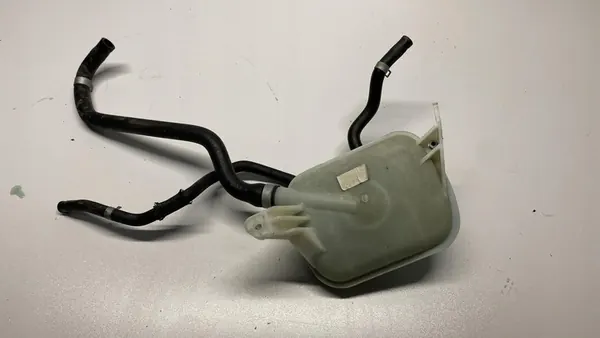 Kühlmittelbehälter Hyundai I30 III image 2