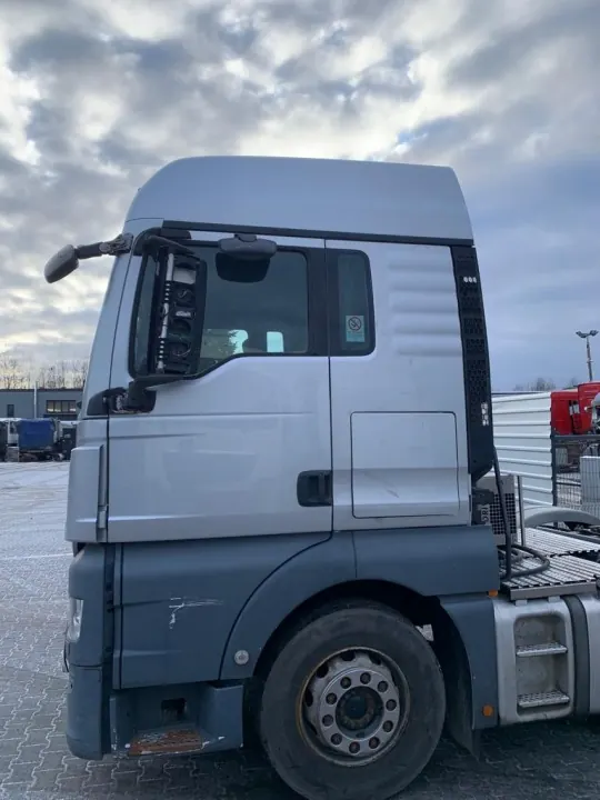 Estrutura de cabine dormitório MAN TGX - Peça OEM usada image 3