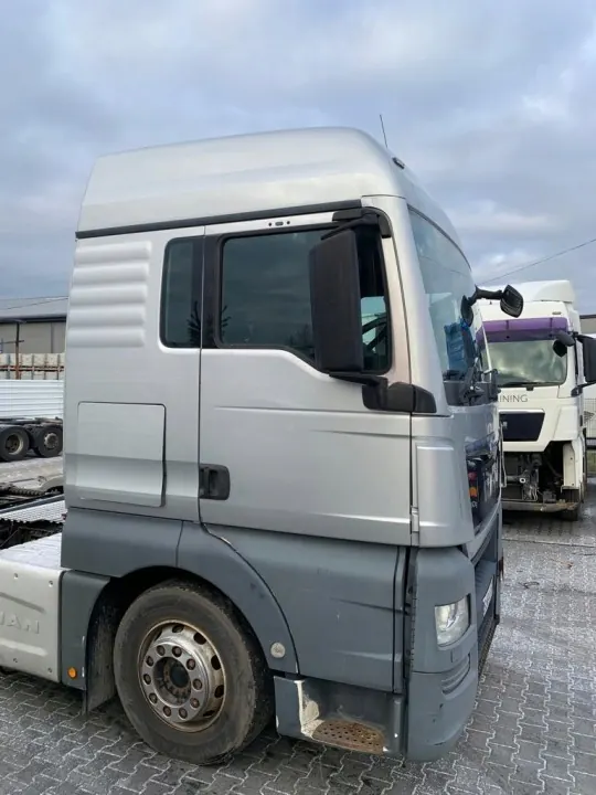 Estrutura de cabine dormitório MAN TGX - Peça OEM usada image 7