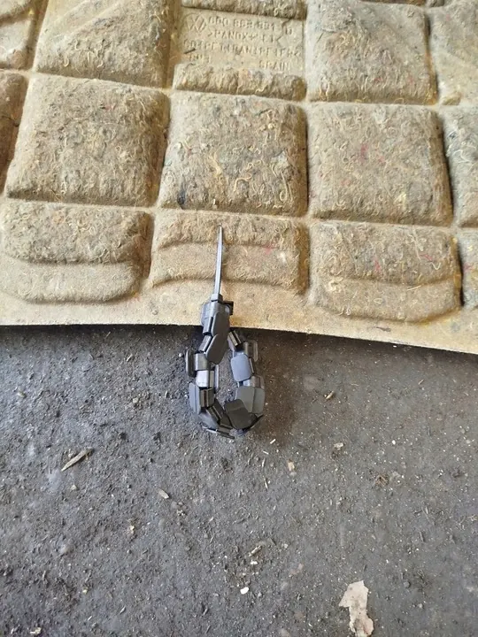 Motorhuv Insulation VW POLO IV 9N + Clips image 3