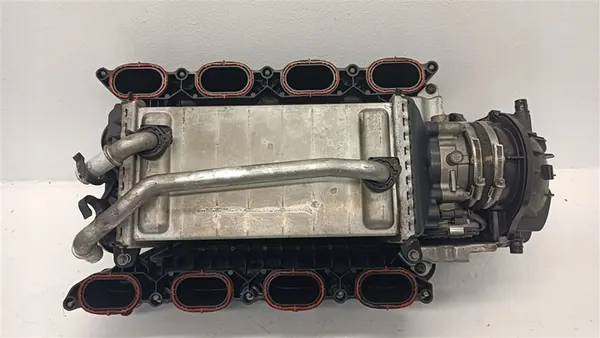 Inlaatspruitstuk intercooler Mercedes CLS 500 4.7 V8 image 9