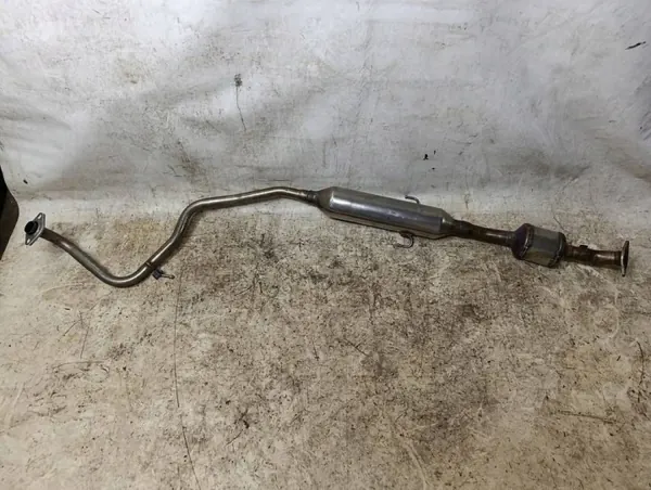 Toyota Yaris IV 1.5 Hybrid Pakoputken vaimennin OEM 3K006 image 2