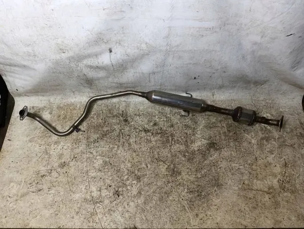 Toyota Yaris IV 1.5 Hybrid Pakoputken vaimennin OEM 3K006 image 4