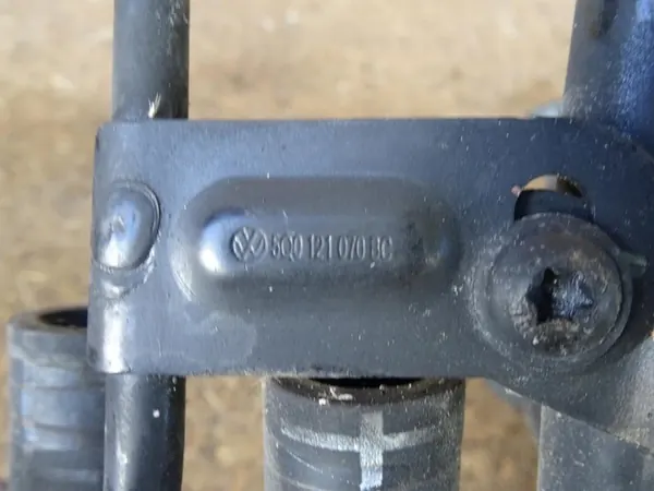 AUDI A3 8V Vesisuuttimet 5Q0122449C 5Q0122101BL image 3