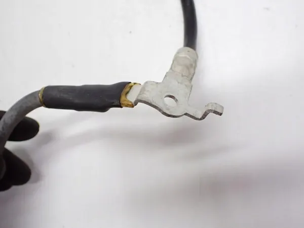 Tesla Batterikabelklämma OEM 2489058-01-B Begagnad image 3