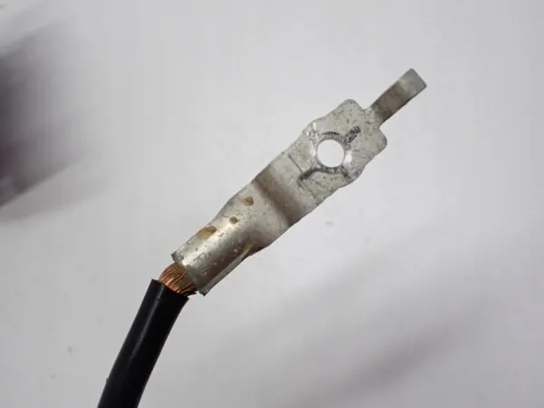 Tesla Batterikabelklämma OEM 2489058-01-B Begagnad image 4