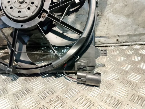Käytetty jäähdytinpuhallin OEM 1137328148 Volvo V50 1.6D:lle image 8