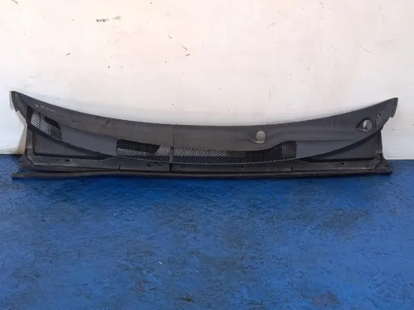 Toyota Yaris P1 schwarze Kunststoff-Windschutzscheibenpfeiler OEM 55782-0D010 image 2