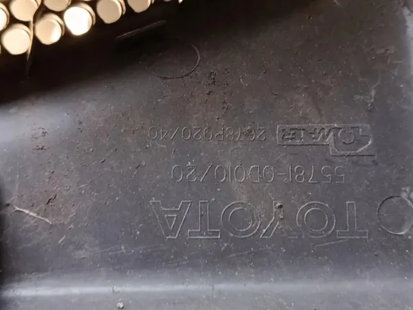 Toyota Yaris P1 schwarze Kunststoff-Windschutzscheibenpfeiler OEM 55782-0D010 image 3