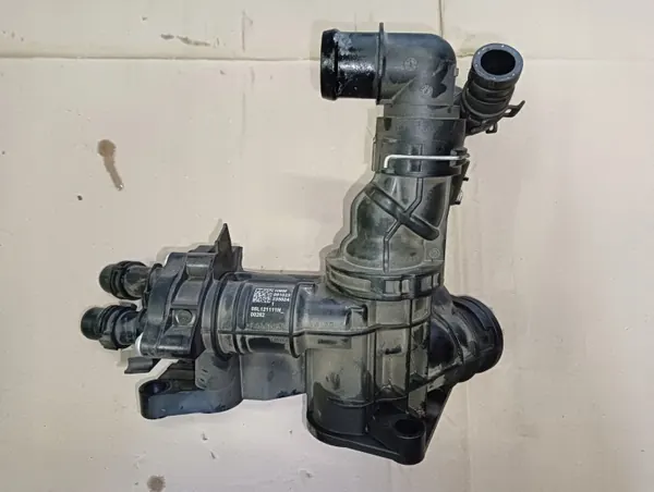 Termostaatin Kotelo OEM 05L121111N VW Audi 2.0 TDI:lle image 2