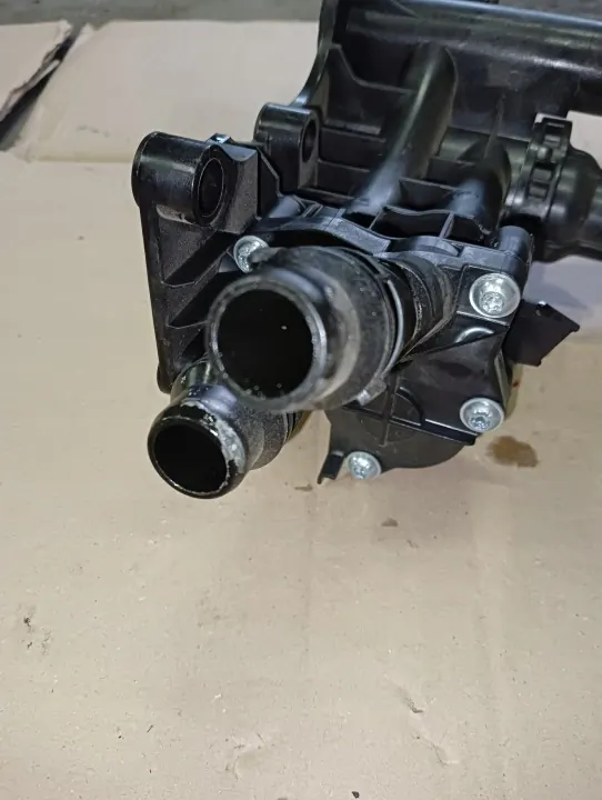 Termostaatin Kotelo OEM 05L121111N VW Audi 2.0 TDI:lle image 7