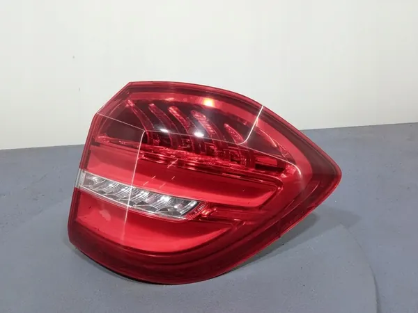 Mercedes GLS X166 Luz Trasera Derecha Externa A1669060202 image 2