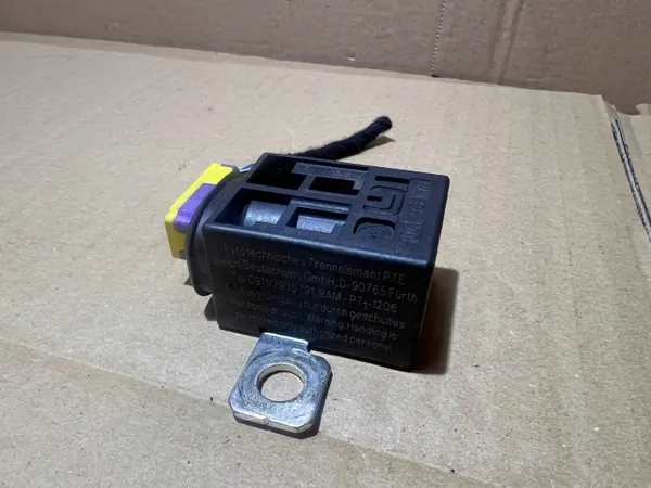 Audi A4 B8 Akun Pyrotekninen Sulake OEM 4F0915519 image 3