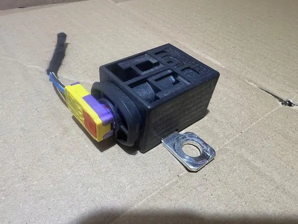 Audi A4 B8 Akun Pyrotekninen Sulake OEM 4F0915519 image 4