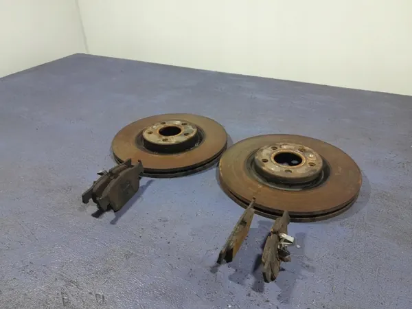 OEM Lochow-324679- Bremscheiben & Beläge Vorderachse image 3