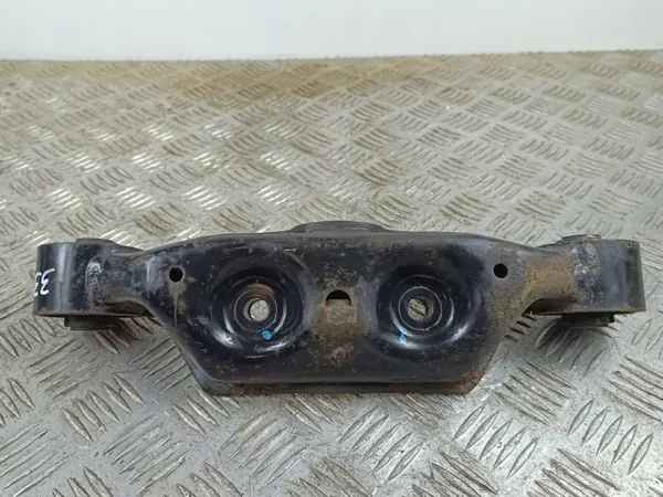 Subaru OE FOB54450 Bakaxelns Diffhållare - Begagnad image 2