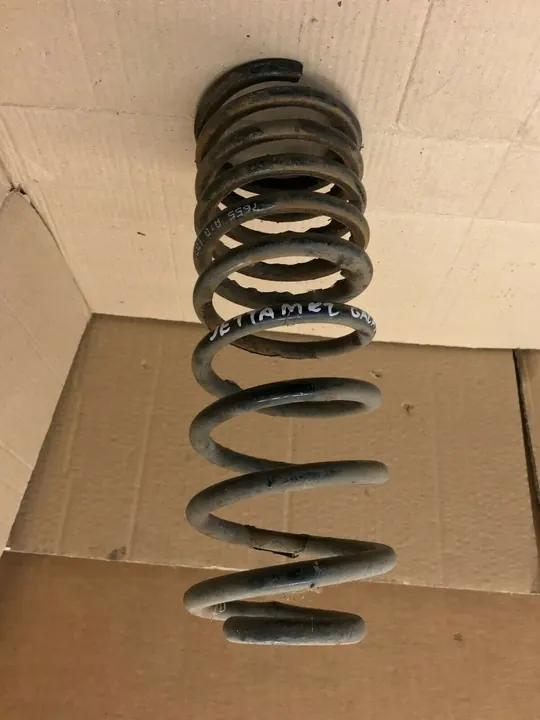 Volkswagen Jetta II 1984 Molla posteriore OEM 191511115A image 4