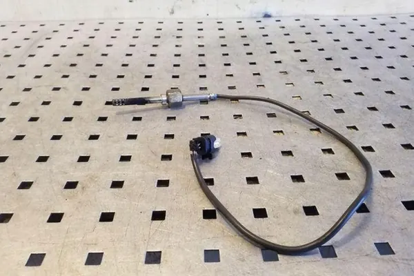 Sensor de temperatura de escape MERCEDES-BENZ E (W212) A0071536728 image 2