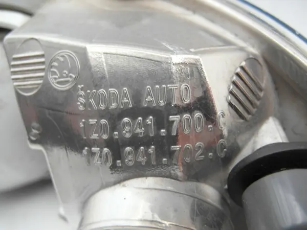 SKODA OCTAVIA II FAROL HALÓGENO DIANTEIRO DIREITO 1Z0941700C image 3