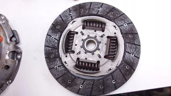 Kit de embreagem Renault 302101221R image 3