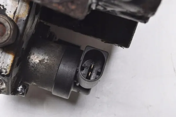 INJECTORPOMP MERCEDES W204 W203 W211 3.0 CDI A6420700801 image 4