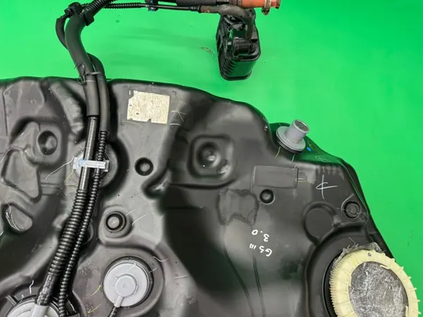 Réservoir carburant OEM 77111-30200 Lexus GS300 3.0 V6 image 5
