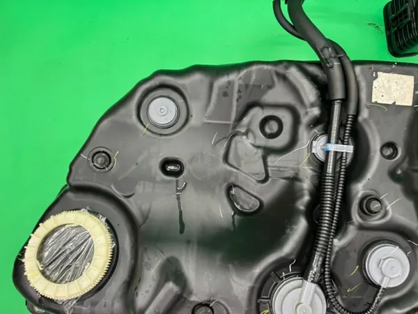 Réservoir carburant OEM 77111-30200 Lexus GS300 3.0 V6 image 6