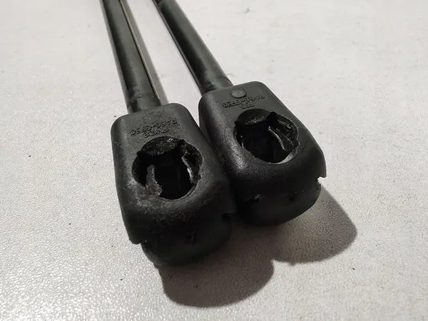 BMW 2 F46 Motorhuv Liftstöd Vänster Höger 7348853 image 2