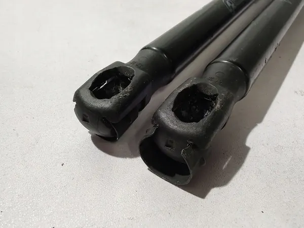 BMW 2 F46 Motorhuv Liftstöd Vänster Höger 7348853 image 3