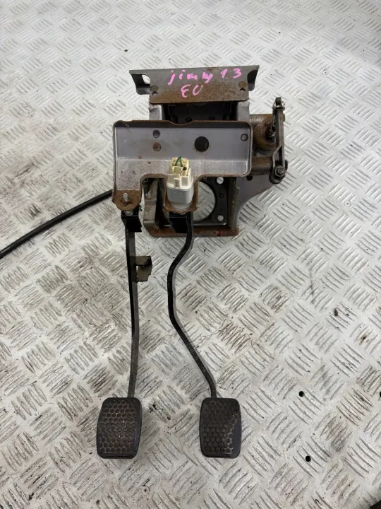 Suzuki Jimny 1.3 B 98- pedalsats OEM PEDAŁ HAMULCA image 3
