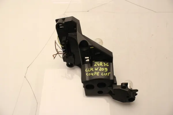 Suporte de lâmpada farol traseiro esquerdo OEM A2098200777 Mercedes image 3
