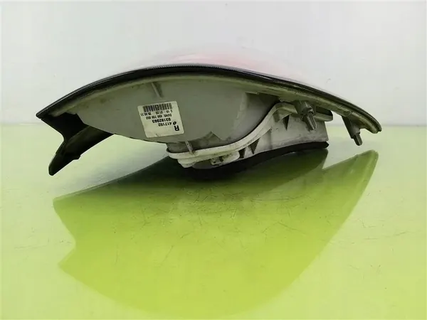 Lámpara trasera derecha Opel Astra III H 2004-2013 Kombi 93182993 image 3