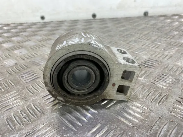Opel Zafira C Voorste draagarmbus OEM H784223145270 image 2