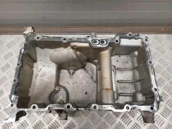 Öljypohja etu OEM 04893551AD Alfa Romeo Stelvio:lle image 3