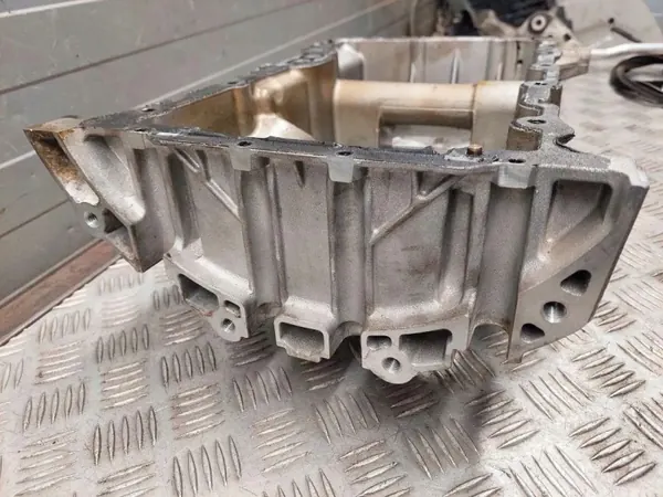 Öljypohja etu OEM 04893551AD Alfa Romeo Stelvio:lle image 5