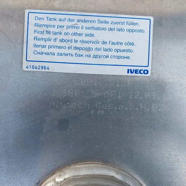 Réservoir de carburant Iveco image 2