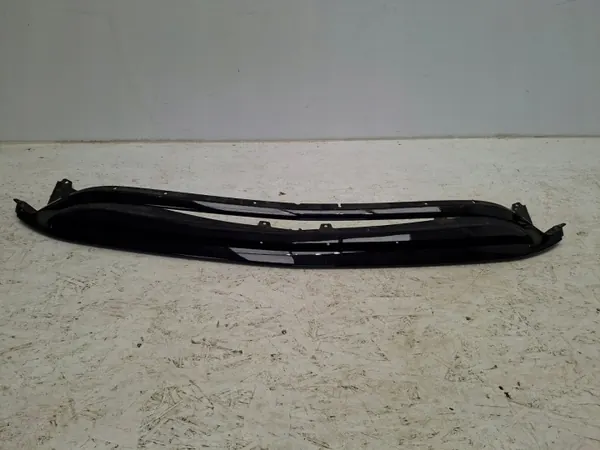 Spoiler do pára-choques dianteiro OEM A1768858000 Mercedes Classe A image 2