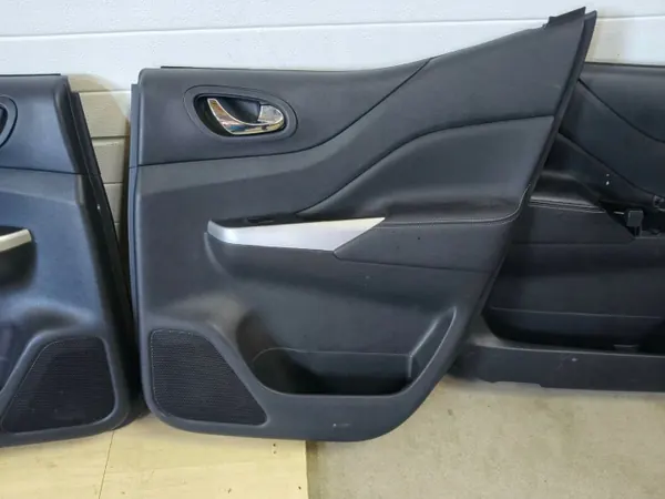 OEM 121 etuoven sisustus sarja Nissan Navara D23 image 3