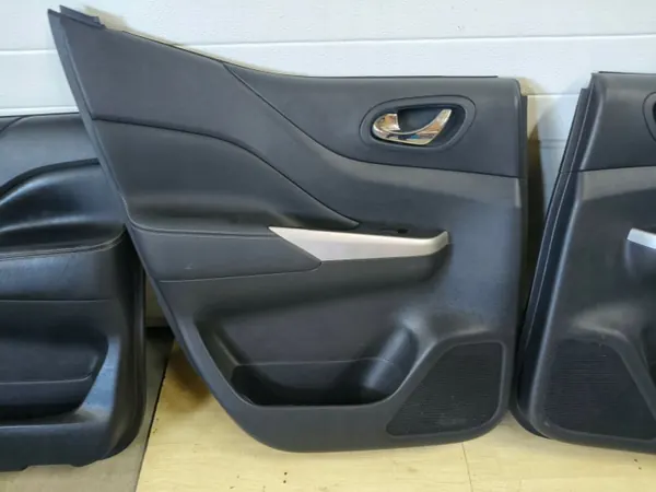 OEM 121 etuoven sisustus sarja Nissan Navara D23 image 5