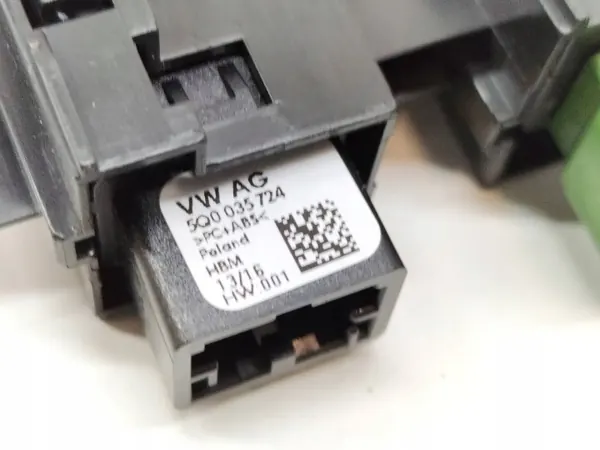 Prise USB AUX OEM 5Q0035724 pour VW Touran III image 3