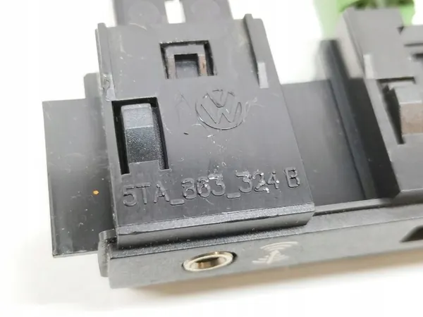 Prise USB AUX OEM 5Q0035724 pour VW Touran III image 4