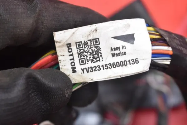Tesla Motor-Kabelbaum OEM 1046132-82-P Vorne image 8